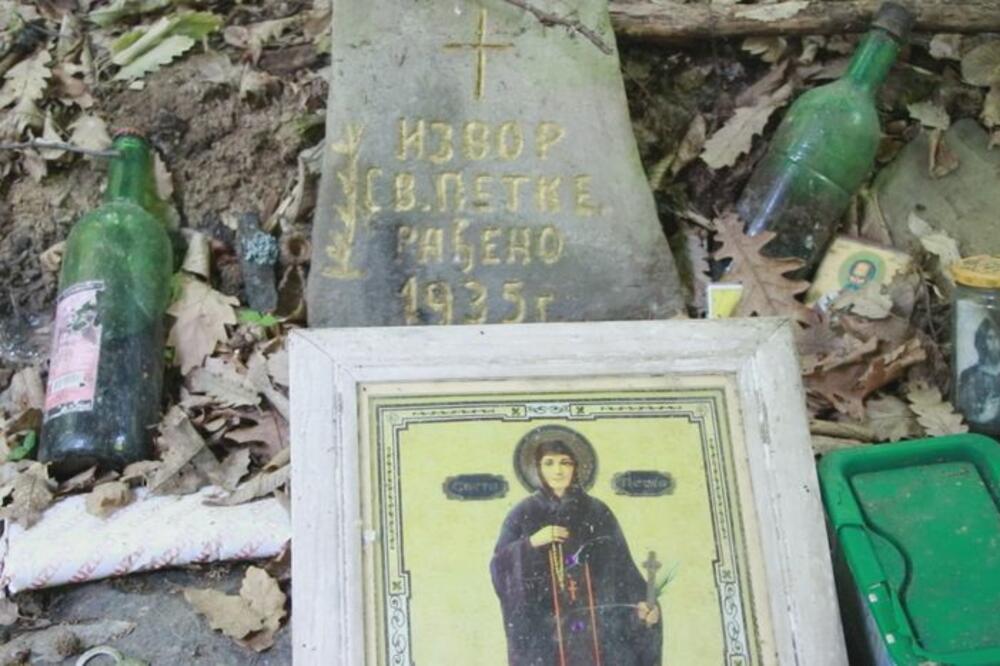 VERNICI TVRDE DA JE IZVOR SVETE PETKE U ŽELEZNIKU ČUDOTVORAN: NEROTKINJE ovde ostaju i da PRESPAVAJU