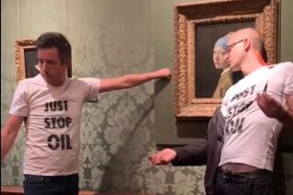 POKUŠAO DA ZALEPI GLAVU ZA ČUVENU SLIKU: Još jedan BIZARAN NAPAD na umetničko delo! (VIDEO)