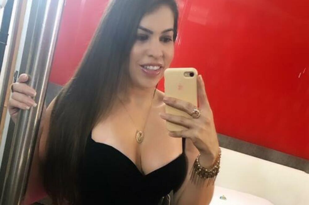 BRAZILCI NA NOGAMA! Glumica za odrasle snimila FILM na stadionu usred dana, pa naplaćivala navijačima da ga gledaju