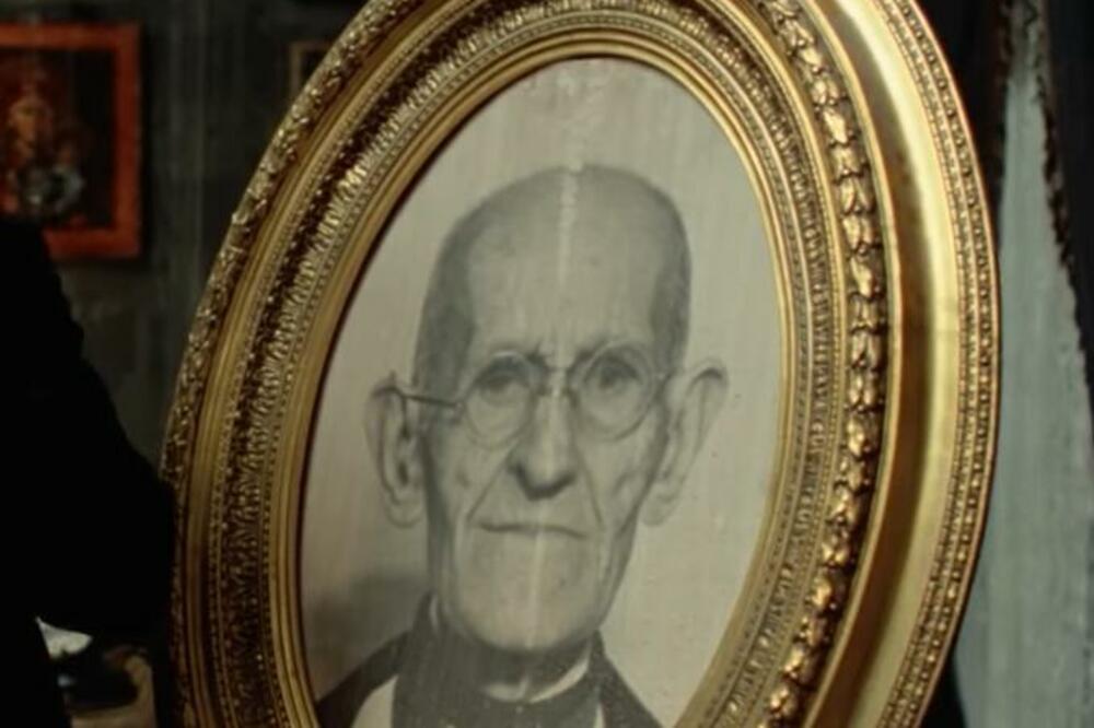 POJAVIO SE ČOVEK PLJUNUT PANTELIJA IZ MARATONACA, SRBI ODLEPILI: Kao JAJE JAJETU su, LJUDI PLAČU OD SMEHA (FOTO)