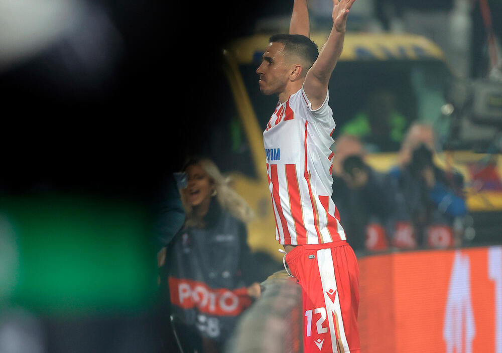 Aleksandar Pešić slavi gol