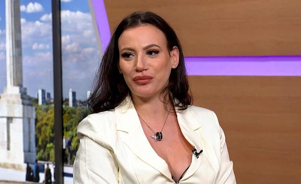 Kristijanova devojka snimila je Kristinu kako brine o njenim sinovima