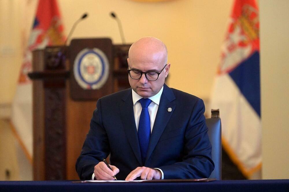 NOVI MINISTAR ODBRANE MILOŠ VUČEVIĆ PREUZEO DUŽNOST