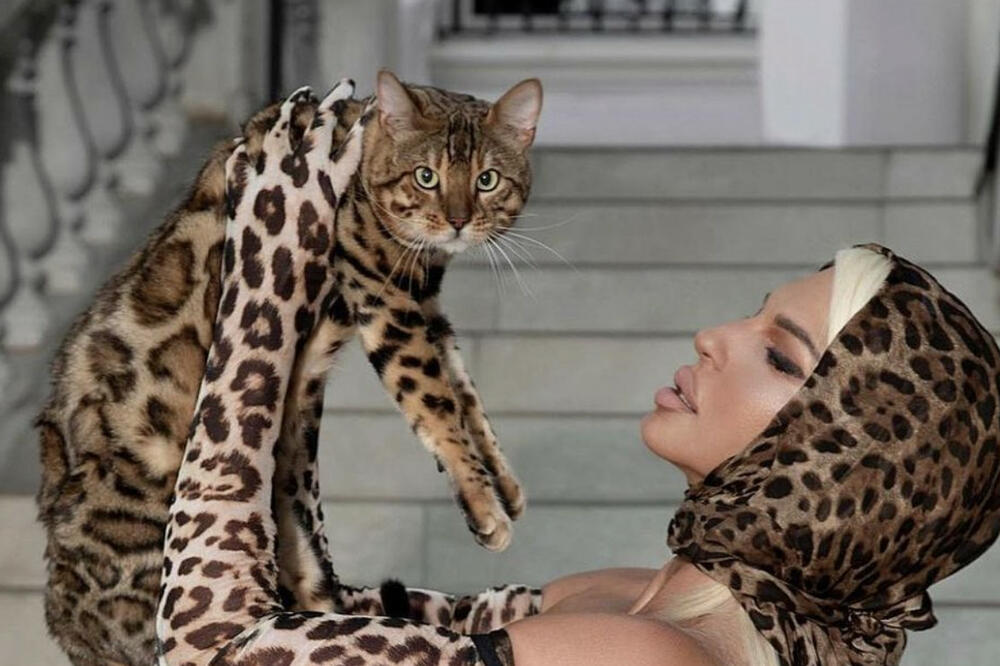 GORE OPATICA, DOLE BLUDNICA: Karleuša prevazišla samu sebe, OVO NEMA NIGDE