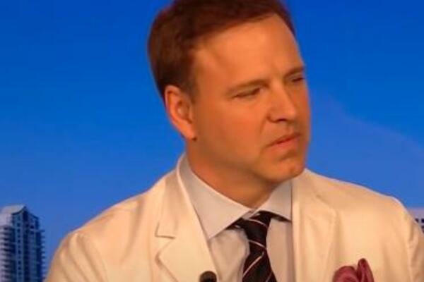 FILIP JE PLASTIČNI HIRURG KOJI VEŽBA NA SVOJOJ ŽENI: Evo šta je napravio OD NJE, ljudi se skamene kad je VIDE!