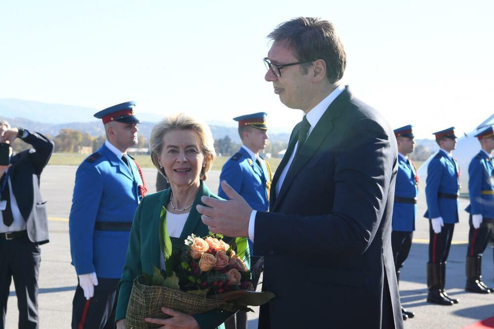 Aleksandar Vučić, Ursula fon der Lajen