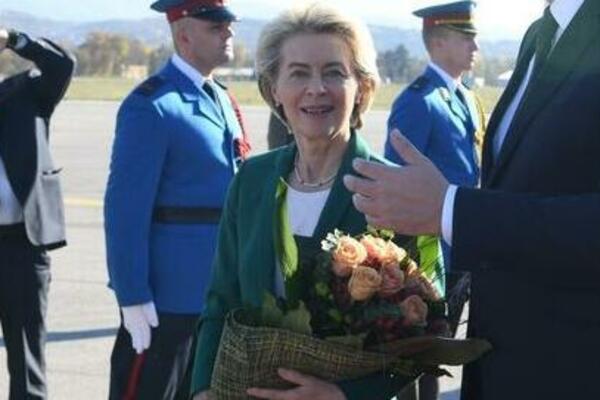 VUČIĆ JE URSULI FON DER LAJEN POKLONIO CVEĆE SPECIFIČNE BOJE: Evo šta ova nijansa simboliše i KO JE ODABRAO BUKET