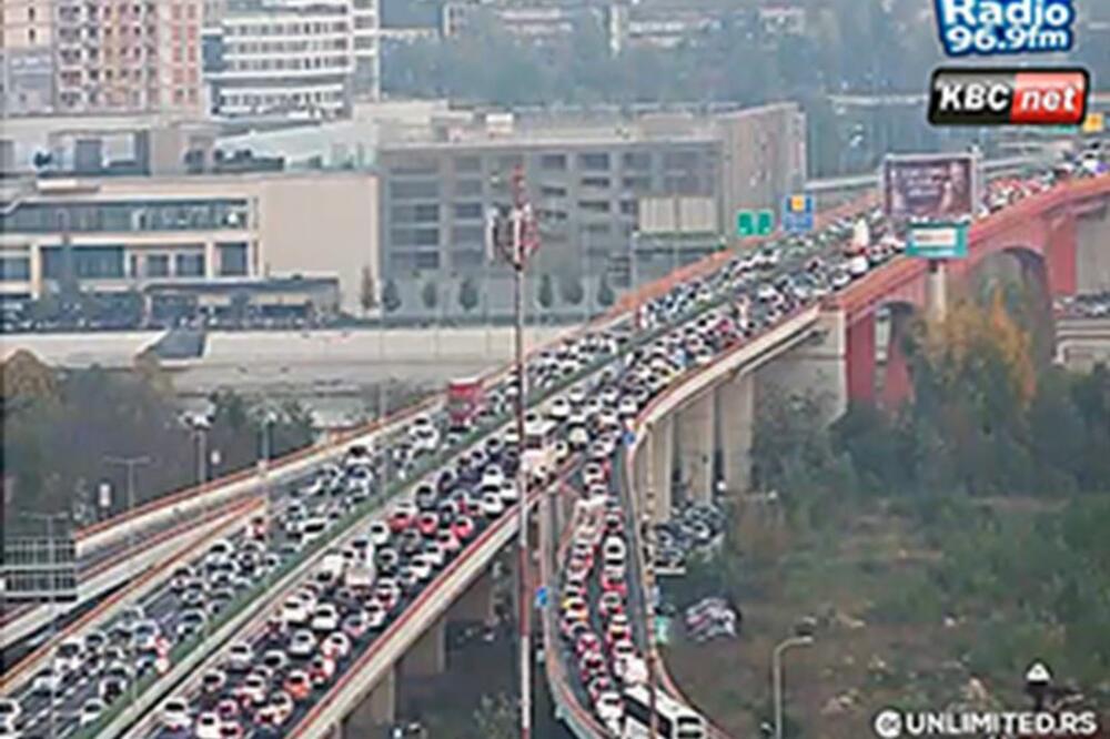 HAOTIČNO STANJE NA SVIM MOSTOVIMA U BEOGRADU: Ovako SKORO nije bilo, strašna GUŽVETINA! (FOTO)