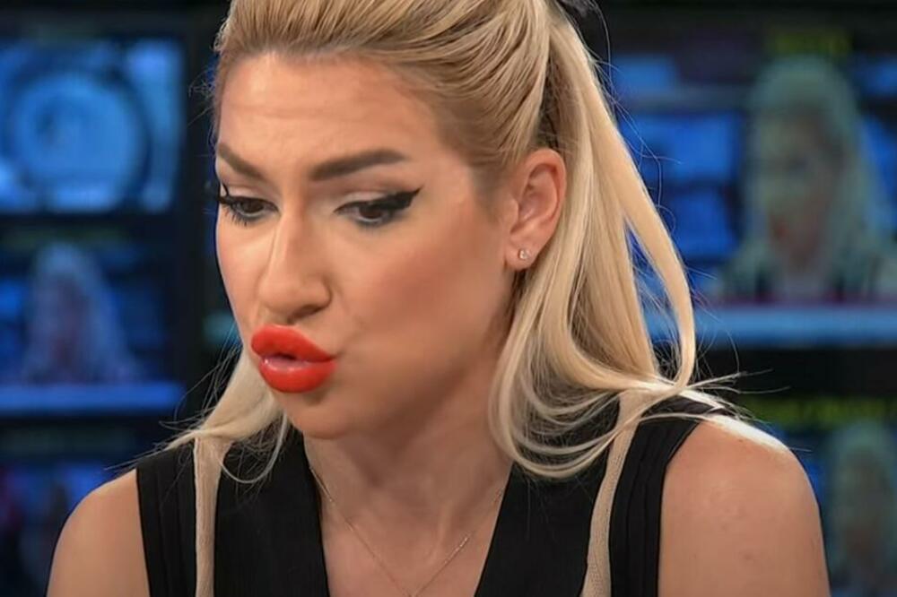 BOGOLJUB KARIĆ DONEO JOVANI JEREMIĆ POKLON OD 1.098 EVRA Uručio joj uživo u programu