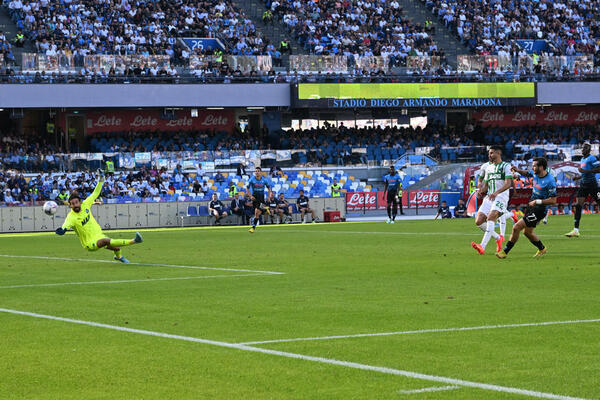 POKER NAPOLIJA PROTIV SASUOLA: Ekipa su juga Italije nastavlja da dominira ove sezone!