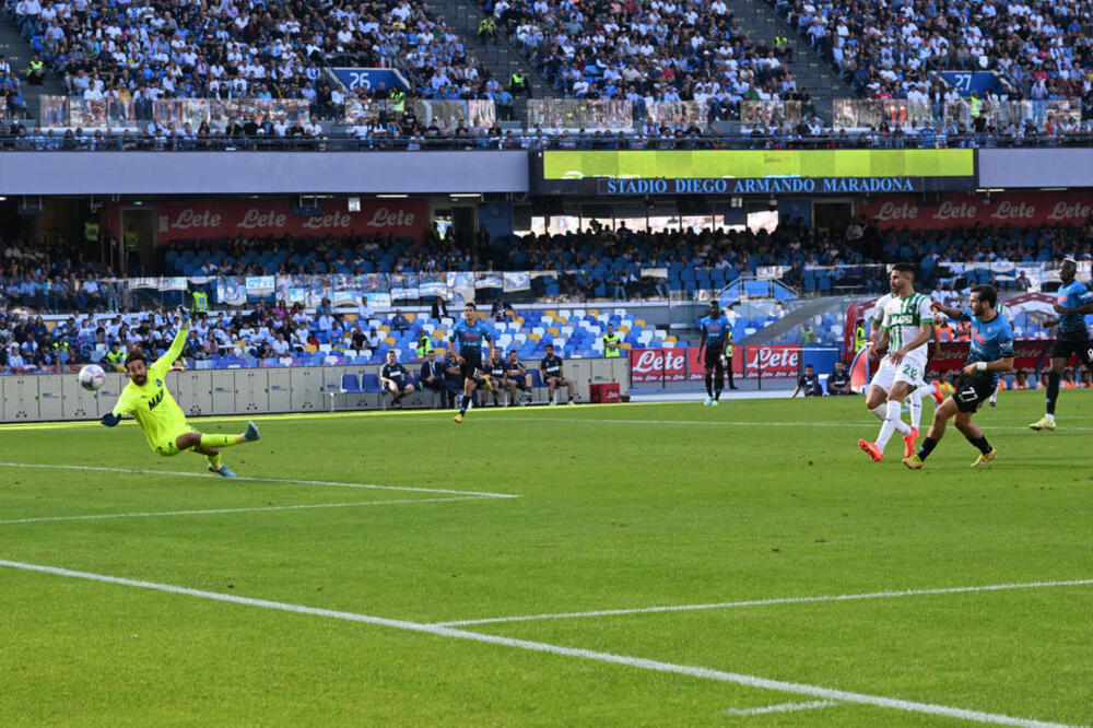 POKER NAPOLIJA PROTIV SASUOLA: Ekipa su juga Italije nastavlja da dominira ove sezone!