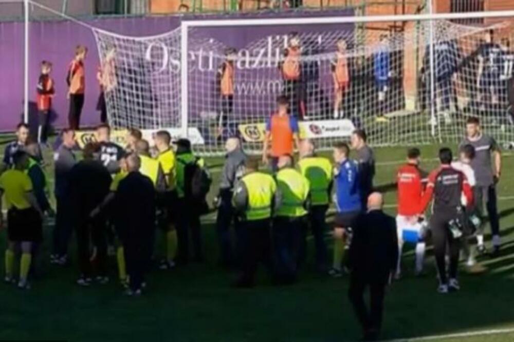 HAOS U IVANJICI NAKON POSLEDNJEG ZVIŽDUKA: Igrači JURILI sudiju po celom terenu, on jedva SPASIO živu glavu!