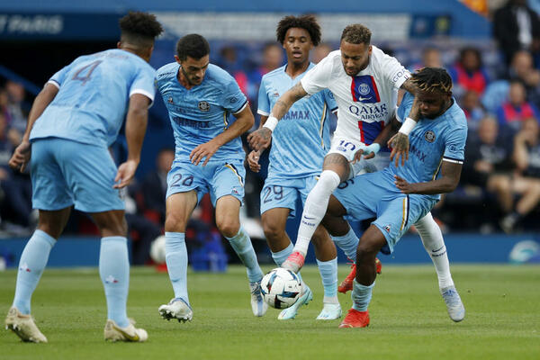 NEVOLJE U "RAJSKOM" PSŽ-U! Igrači se sukobili sa direktorom, prednjačio Nejmar (FOTO)