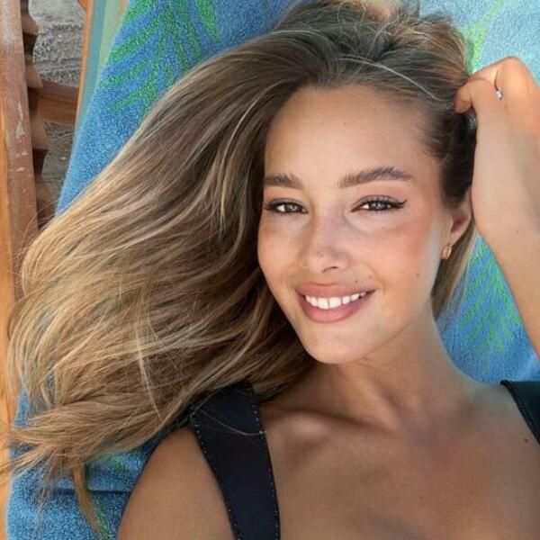 KAO PEPELJUGA IZ FILMOVA ZA ODRASLE: Padaju vilice zbog ZANOSNE supruge bivšeg saigrača Dušana Tadića (FOTO)