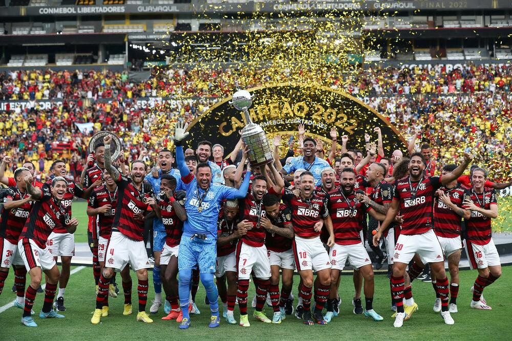 Slavlje fudbalera Flamenga sa trofejem Kopa Libertadores