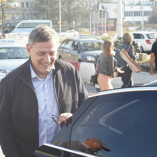 EUFORIJA MOŽE DA POČNE! Piksi je stigao, kuju se veliki planovi!