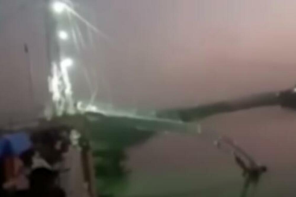 TRAGEDIJA KAKVU SVET NE PAMTI: U RUŠENJU mosta stradalo najmanje 130 osoba! (VIDEO)