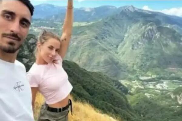 NAPRAVILI SU SELFI A MINUT POSLE TOGA, JEDNO OD OVO DVOJE LJUDI BILO JE MRTVO: Svi se slede kada čuju istinu