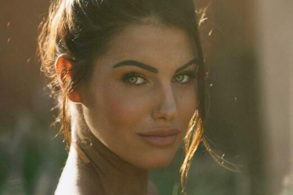 PRIČALO SE DA JE OVA ITALIJANKA ZAVELA POZNATOG SRBINA, KADA JOJ VIDITE SLIKE BIĆE VAM JASNO: Niko nije ostao IMUN