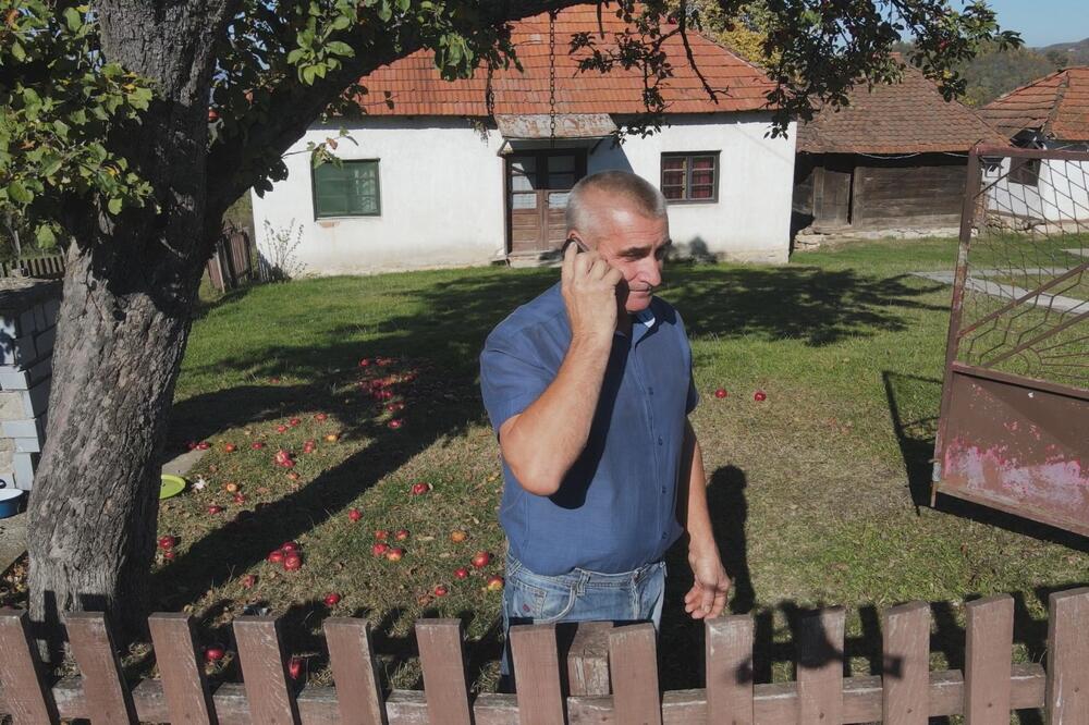 RADE GODINAMA "NAMEŠTA" ŽELUDAC NA DALJINU: Baka Ruža mu prenela "zapis", a ovako on pomaže ljudima (FOTO)