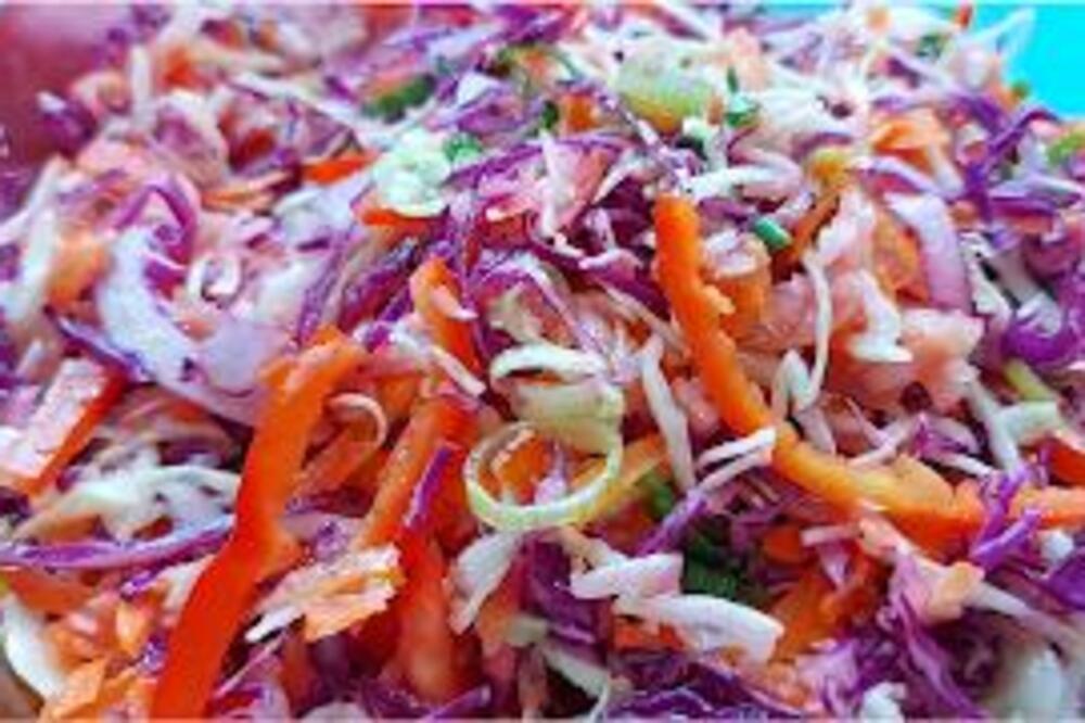 ZDRAVA I UKUSNA SALATA PO BAKINOM RECEPTU: Može biti obrok, a možete je služiti i uz ukusna jela! (VIDEO)