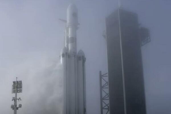 ILON MASK LANSIRAO NAJMOĆNIJU RAKETU TRENUTNO U FUNKCIJI: Pokrenuta poverljiva MISIJA! (VIDEO)