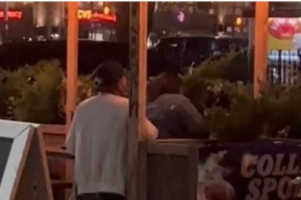 SNIMAK NIJE ZA MLAĐE OD 18 GODINA, NIKAKO: Par uhvaćen u akciji, svi su videli šta su radili! (VIDEO)