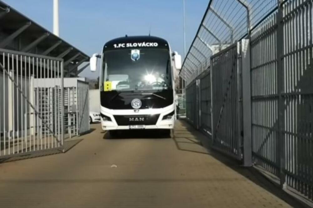 DA NE BUDE KAO U FILMU "KO TO TAMO PEVA": Šok potez Partizanovog rivala - Slovacko svesno pomaže crno-belima