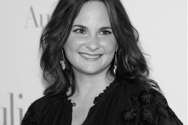 TUGA! POZNATA SPISATELJICA UMRLA U 49. GODINI