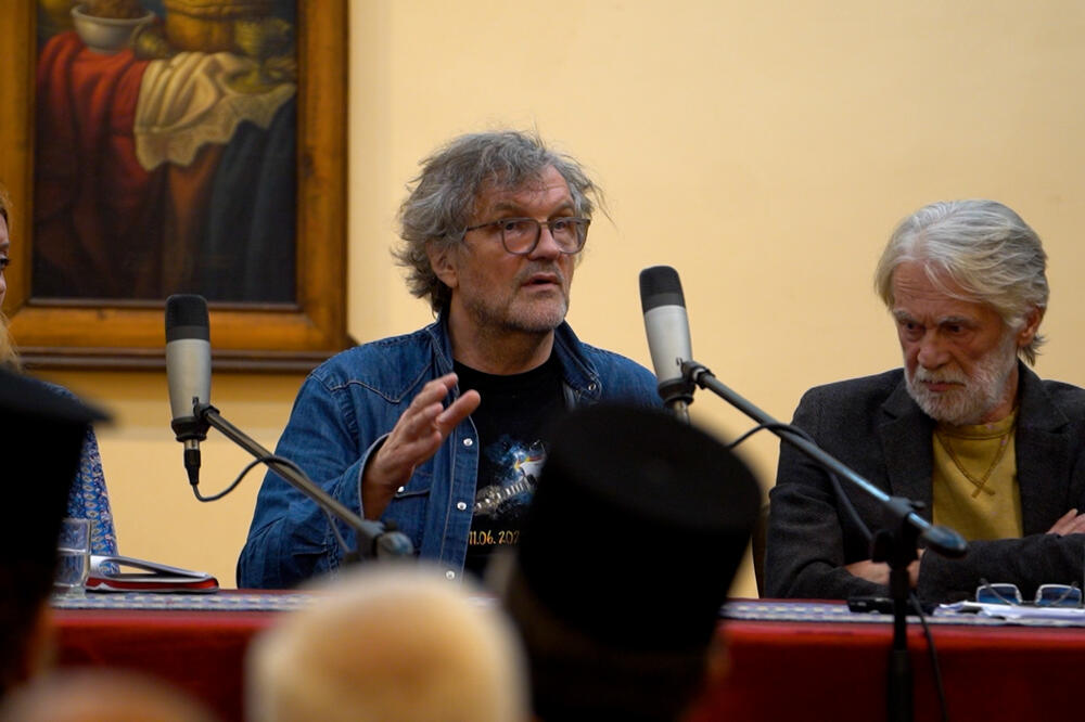 "VIDIŠ LI DA NE VIDIM": Predstavljen novi roman Emira Kusturice u Srpskom kulturnom centru "Sveti Sava" u Subotici