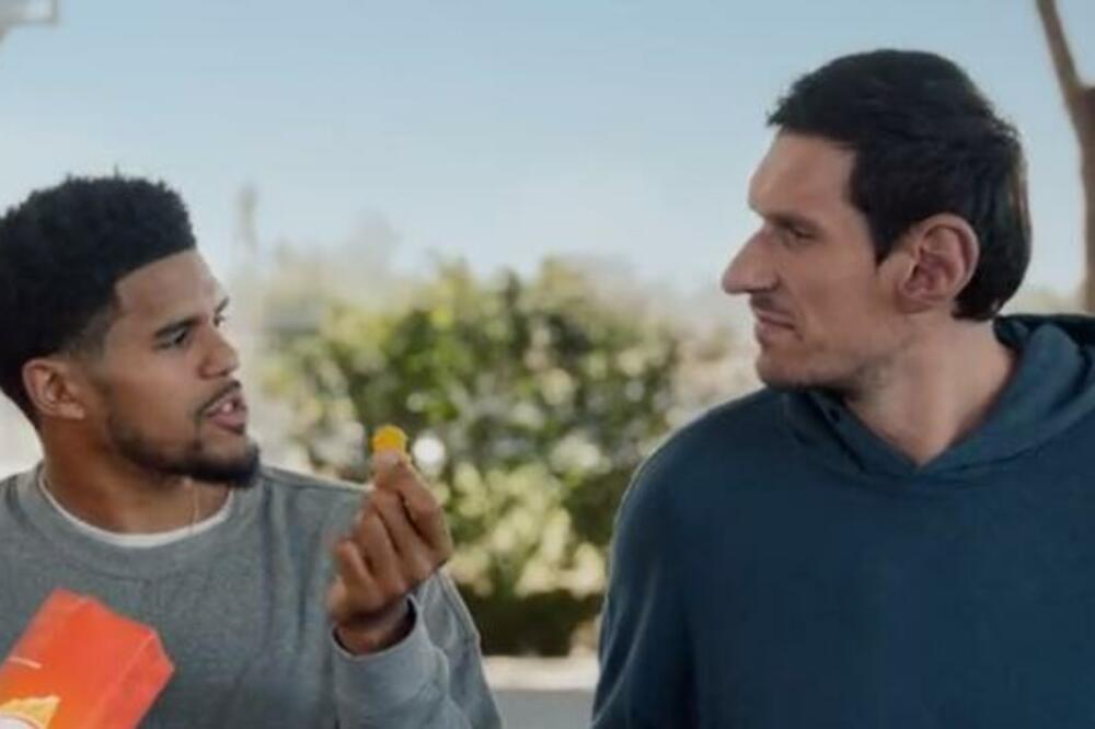 BOBI POSTAJE VELIKA TV ZVEZDA: Snimio novu reklamu sa starim prijateljem, evo o čemu se radi! (VIDEO)