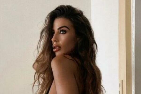 ČUVENA BLOGERKA SPAVALA SA BELIM LUKOM I VUNENIM ČARAPAMA: Nećete verovati šta joj se desilo ODMAH UJUTRU