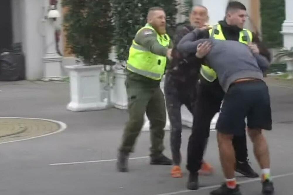 E SAD SMO SVE VIDELI: LEPI MIĆA NASRNUO NA ĆERTIĆA, niko ne može da ih razdvoji VIDEO