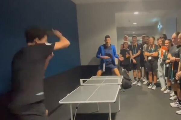 KAD NOVAK PRAVI ŠOU NASTAJE TOTALNO LUDILO! Srpski as oduševio skupljače loptica! (VIDEO)