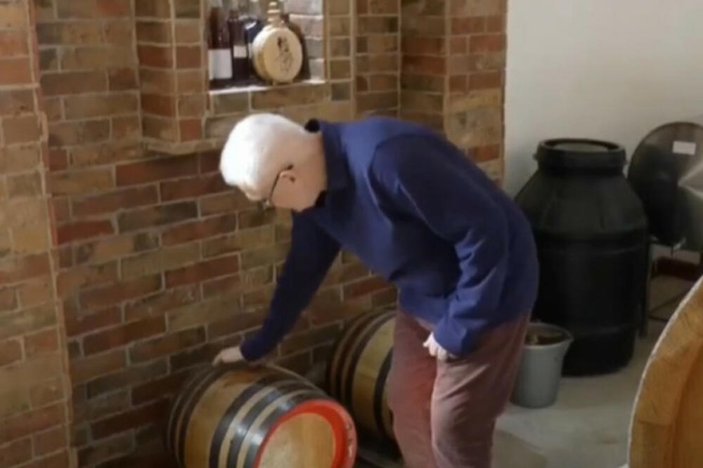 MLADEN ŽIVI U LONDONU, ALI ZAVIČAJ NIJE ZABORAVIO: U rodnom selu proizvodi RAKIJU koja je čak nominovana za UNESKO