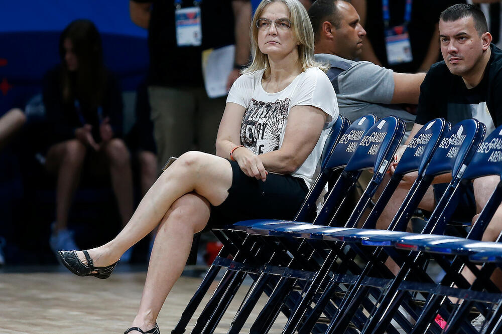 OVO SU DETALJI NAPADA NA ANĐELIJU ARBUTINU ŠARENAC: Nakon što je udario nju, krenuo i na maloletnu devojčicu!