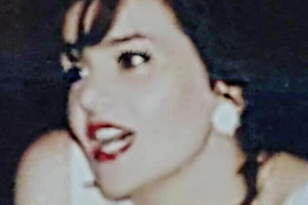 MUŽ JOJ JE STRAH I TREPET U MEDIJIMA, A ONA FATALNA ŽENA BRITKOG JEZIKA: I danas se o njoj BRUJI, znate li ko je?