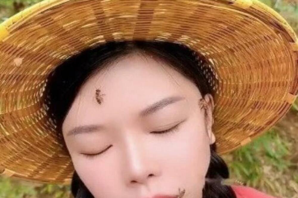 DEVOJKA SNIMLJENA KAKO JEDE NAJOPASNIJU POSLASTICU NA SVETU, I NIKOME NIJE DOBRO DOK GLEDA OVO: Jezivije ne može