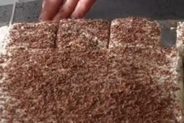 MRATINDANSKI KOLAČ, TOPI SE U USTIMA: Idealan je za sutrašnji PRAZNIK, prste da poližeš (RECEPT)