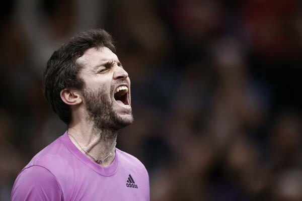 KANAĐANIN EKSPRESNO POSLAO ŽILA SIMONA U PENZIJU! Ože-Alijasim NEMILOSRADAN u Parizu! (VIDEO)