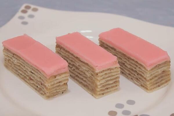 U STAROJ JUGOSLAVIJI SU SE GUŠILI U OVAKVOJ ROTEN TORTI: Puna je ORAHA, ovakvu recepturu NISTE PROBALI