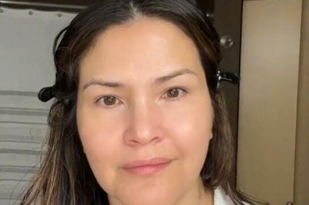 NIKO JOJ NEVERUJE KOLIKO IMA GODINA: Ovo je tajna njenog MLADOLIKOG IZGLEDA! (VIDEO)