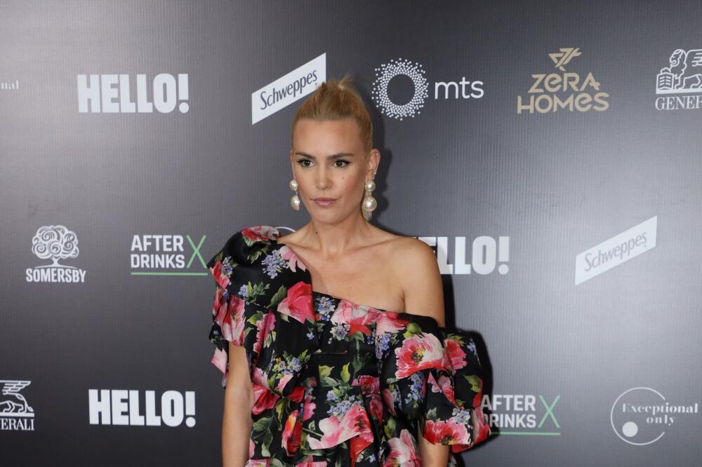 ZA 3 ŽIVOTA NEĆETE POGODITI KO JE NA FOTOGRAFIJI: Pamtite je kao DEVOJČURKA, a ona je sad FATALNA ŽENA