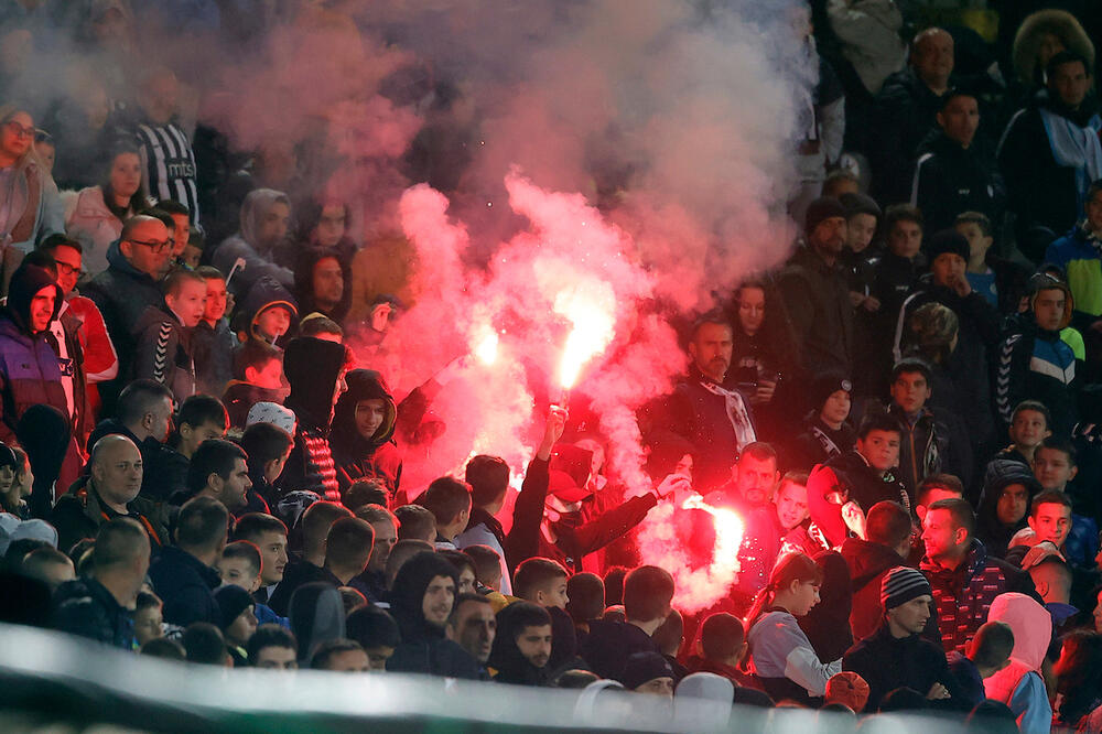 NA TRIBINAMA DECA I OPET BAKLJADA U HUMSKOJ? Mali "Grobari" mogu koštati Partizan nove kazne UEFA! (FOTO)