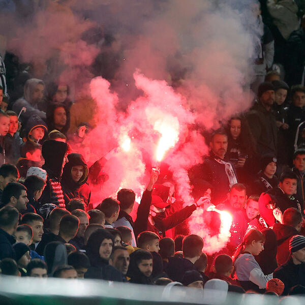 NA TRIBINAMA DECA I OPET BAKLJADA U HUMSKOJ? Mali "Grobari" mogu koštati Partizan nove kazne UEFA! (FOTO)