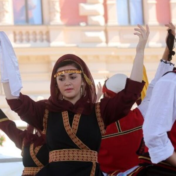 Albanka zbog Srbina PROMENILA IME I PREŠLA U PRAVOSLAVLJE, ali...Jedno nikako ne prihvata, KOD NJIH SE NE SME TAKO!