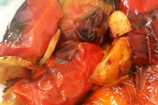 IDEJA ZA RUČAK: Paprike punjene krompirom, polizaćete ceo tajnir, 1 sastojak daje POSEBAN ŠMEK (RECEPT)