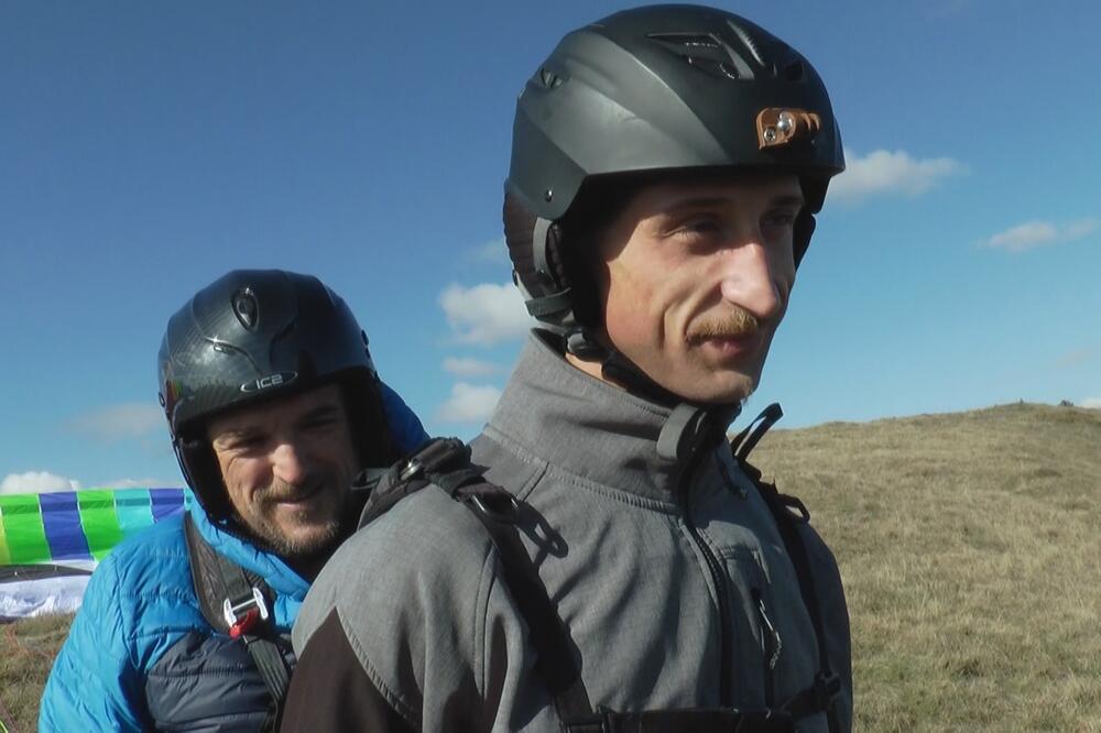 NEVEROVATAN PODVIG MARKA IZ ARILJA: Noga mu je kraća za čak 35 centimetara, ali ovaj HEROJ leti PARAGLAJDEROM! FOTO