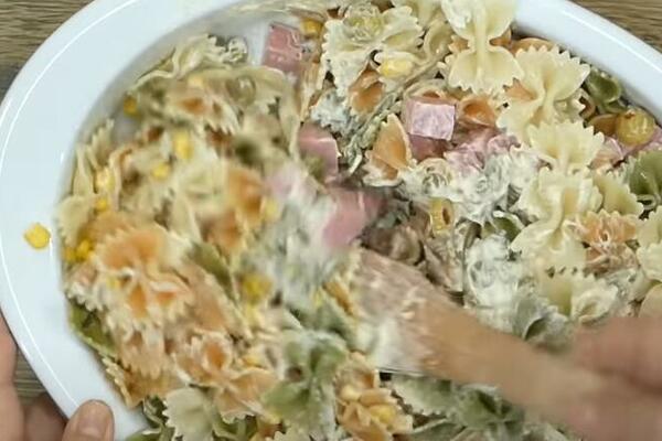 OVA SALATA SKIDA KILOGRAME NEVEROVATNOM BRZINOM: Više nećete biti GLADNI, a popravićete i ZDRAVLJE