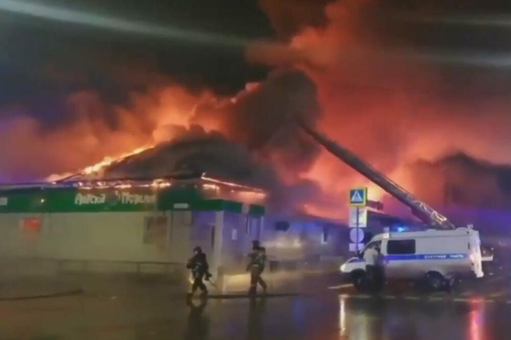 STRAŠAN POŽAR U JAGODINI: Goreo objekat pun zapaljivih materija